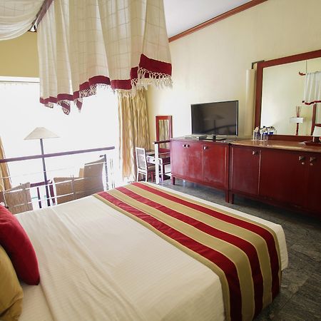 Occidental Eden Beruwala Hotel Bentota Bagian luar foto
