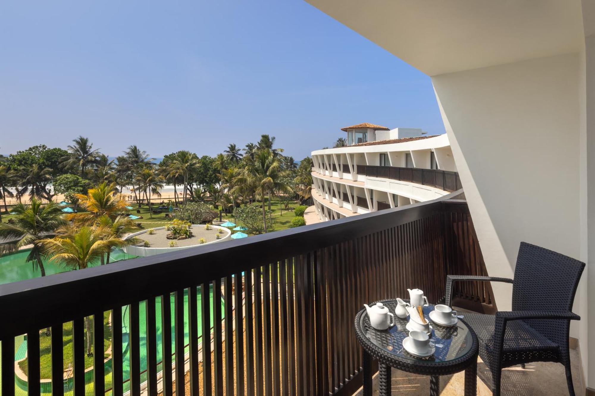 Occidental Eden Beruwala Hotel Bentota Bagian luar foto