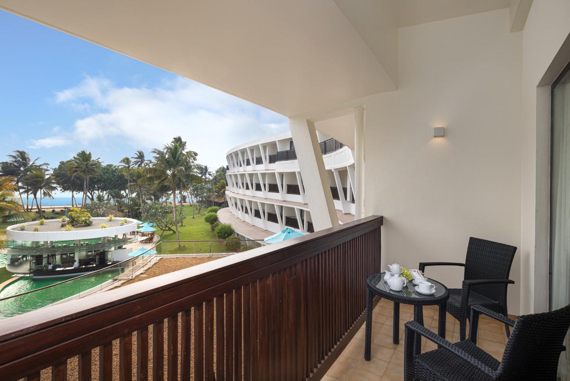 Occidental Eden Beruwala Hotel Bentota Bagian luar foto
